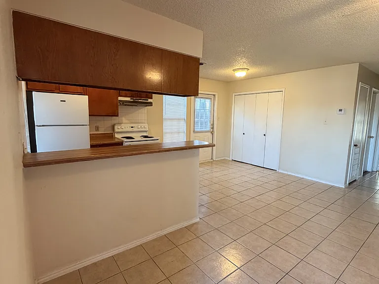 808 W Olmos Dr — Photo 7