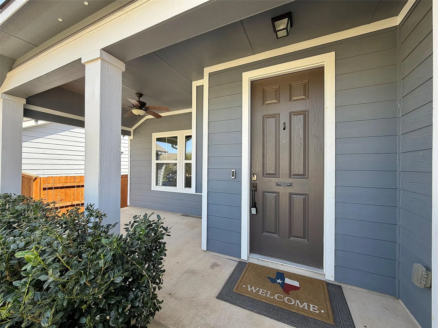 3 bed, 2.0 bath, 2267 sqft, $2,295 — Photo 3