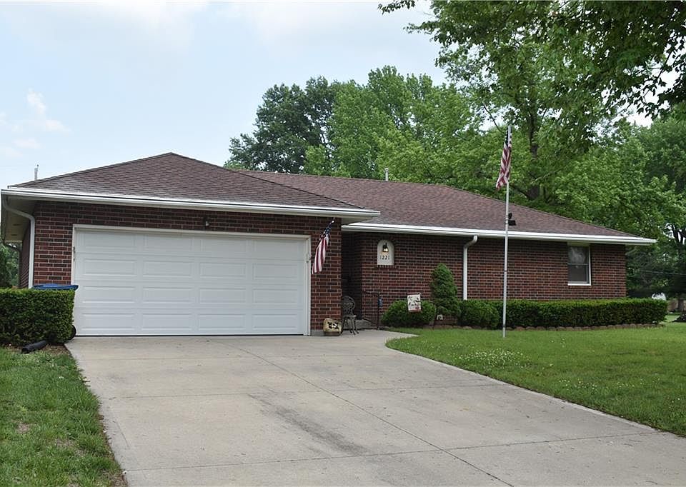 1st image of 1221 Scott Dr