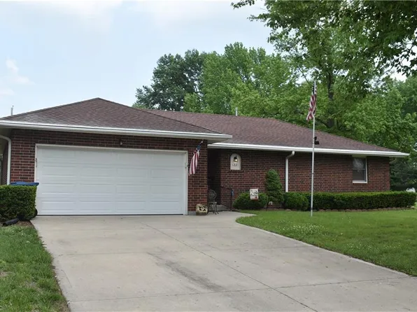 1221 Scott Dr, Liberty, MO 64068