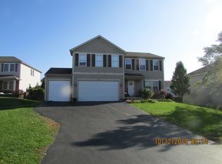 222 Cedar Bend Ct, Poplar Grove, IL 61065