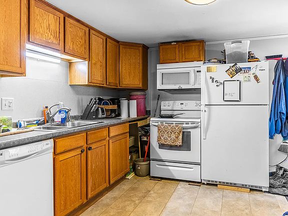 Kitchen - Entry door to the right