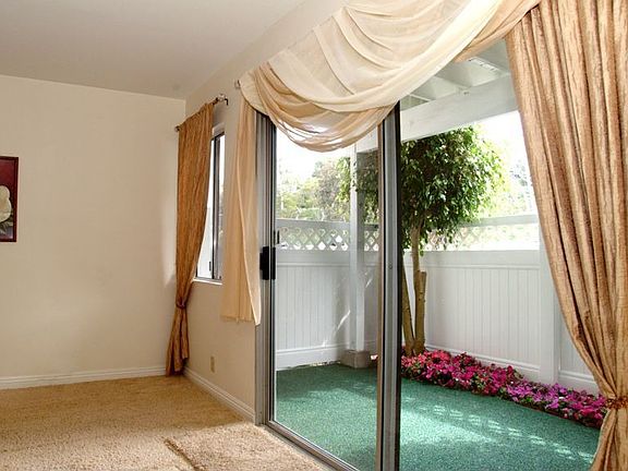 Patio w/New Vinyl Fence