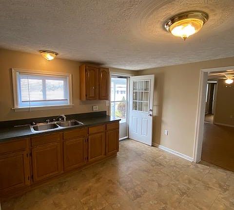 4th image of 323 Hughes St #A
