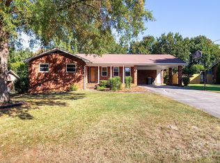 128 Greenview Dr, Kannapolis, NC 28081