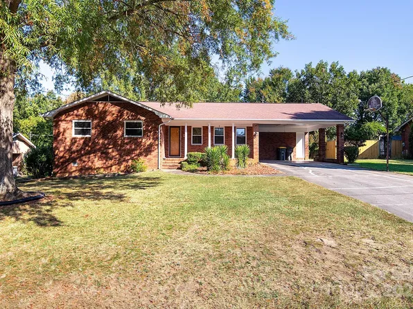 128 Greenview Dr, Kannapolis, NC 28081