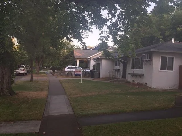 4925 T St photo 1