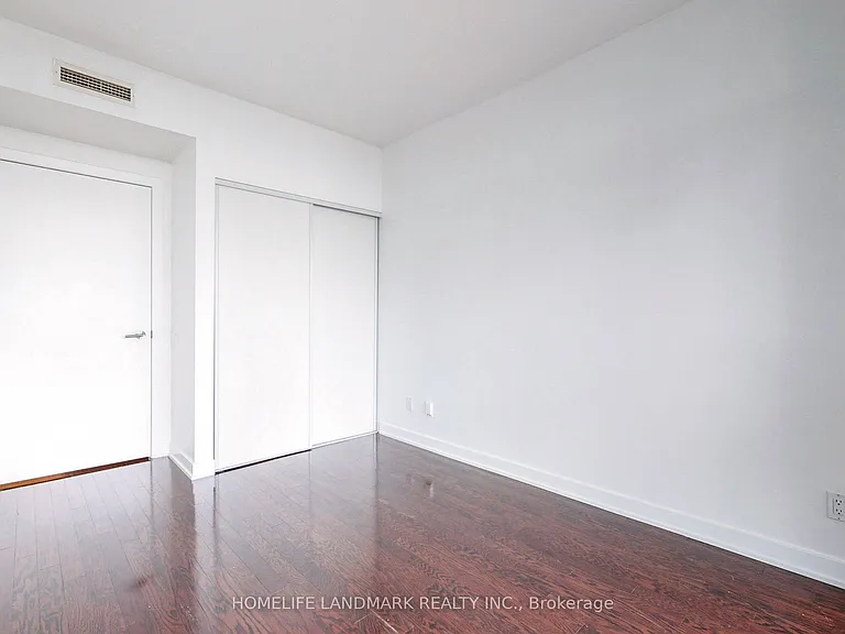 33 Charles St E #3406 — Photo 29