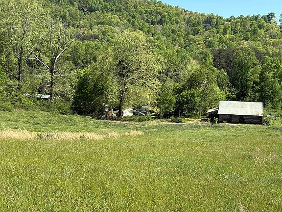 3rd image of 575 Hunter Rd