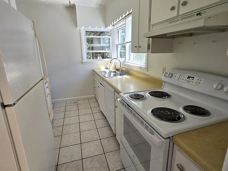 140 Arthur Rd — Photo 5