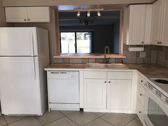 3rd image of 7889 Bahia Vista Ct #7889
