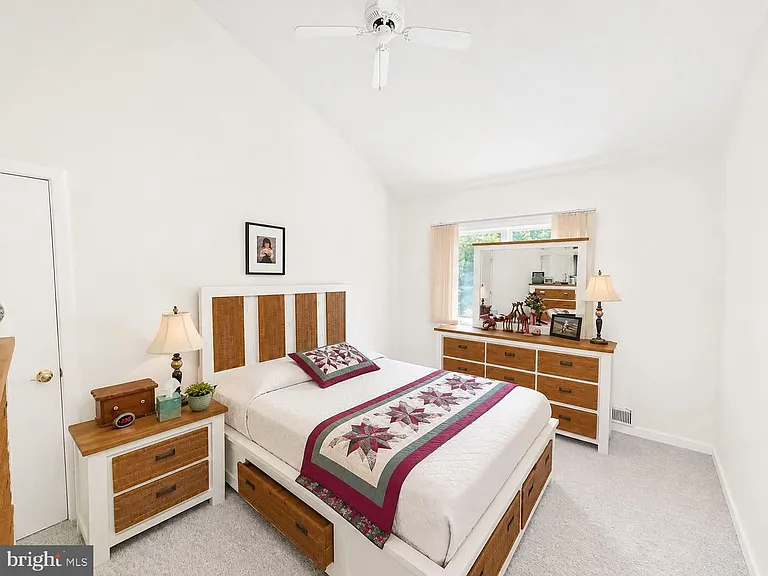 970 Lake Heritage Dr — Photo 15