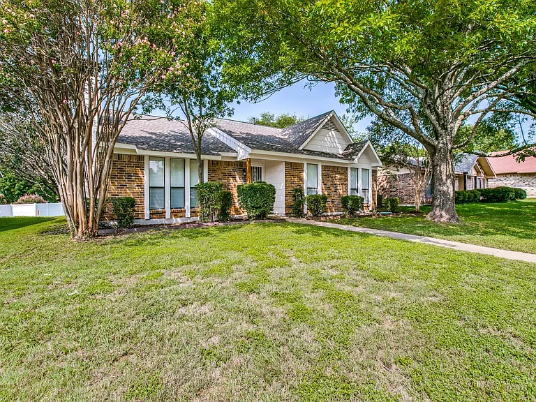 1419 Willow Run Dr — Photo 3