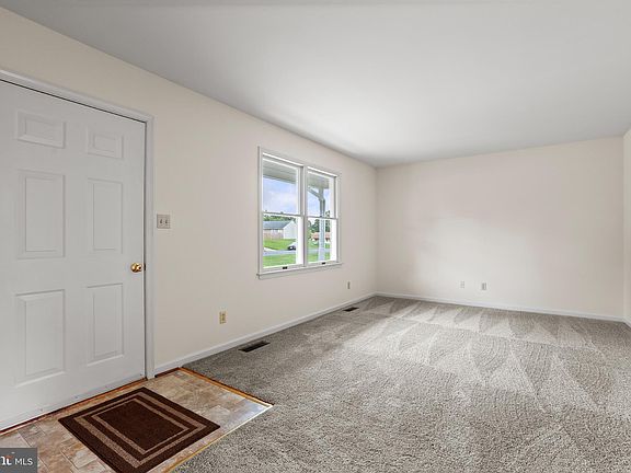 5th image of 806 Shamrock Dr