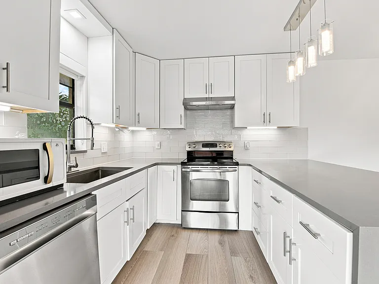 2695 Albatross Rd N #100 — Photo 2