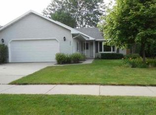 2900 Schaefer Cir, Appleton, WI 54915