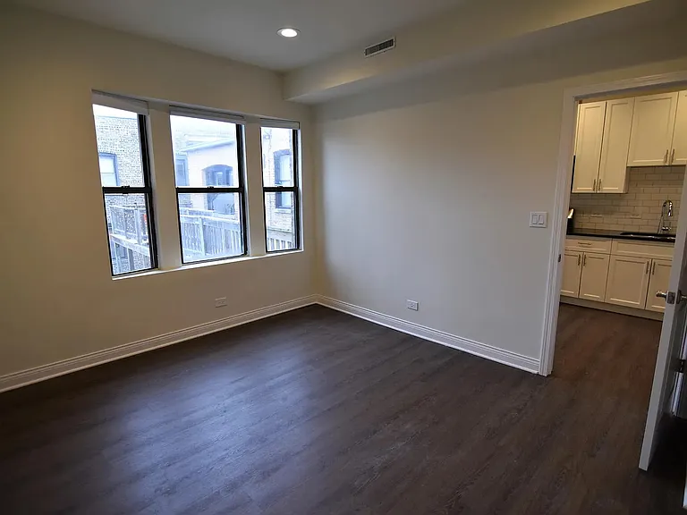 1906 W Montrose Ave #3 — Photo 11