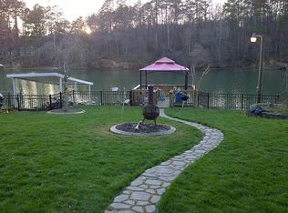 1033 Riverside Dr, Charlotte, NC 28214