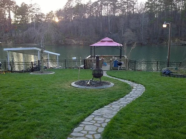 1033 Riverside Dr, Charlotte, NC 28214