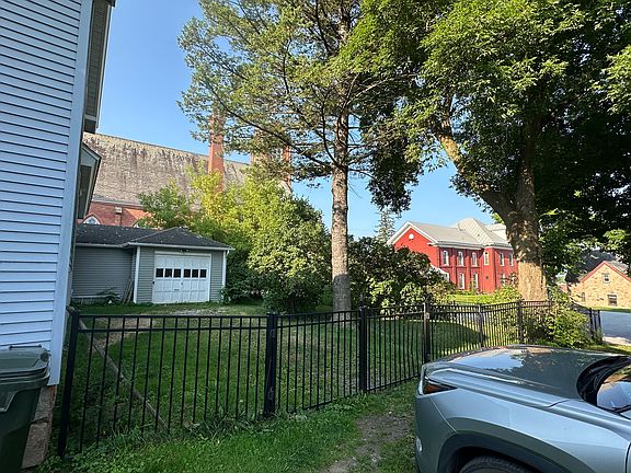 2nd image of 16 Bishop St