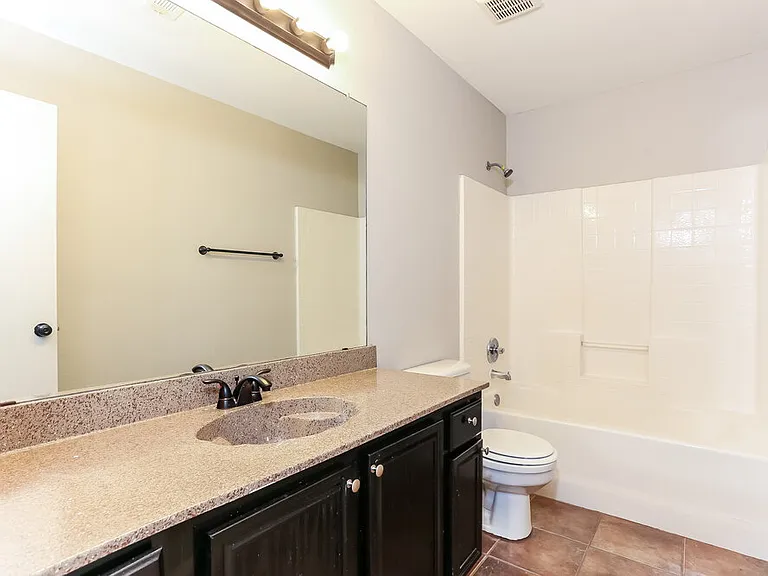 1755 Reynolds St — Photo 15