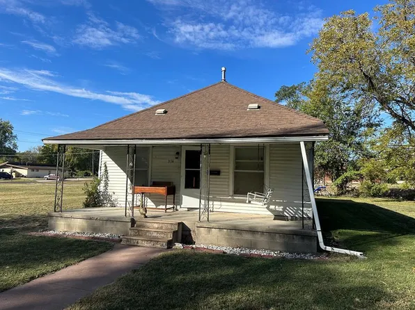 314 N Chestnut St, Iola, KS 66749
