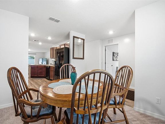 5th image of 8 Post Oak Ln