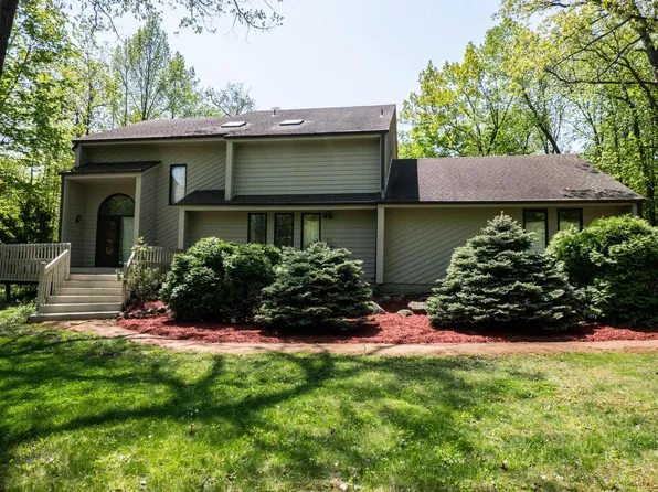 14925 West Olivia LANE, New Berlin, WI 53151