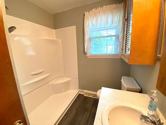 3rd image of 118 Inman St