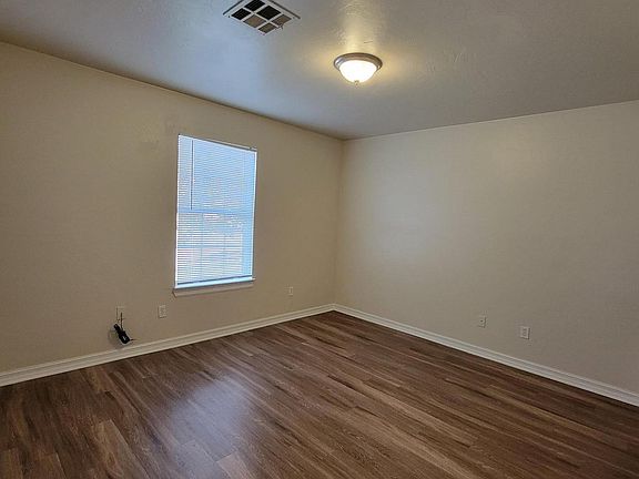 5th image of 628 SE 14th St