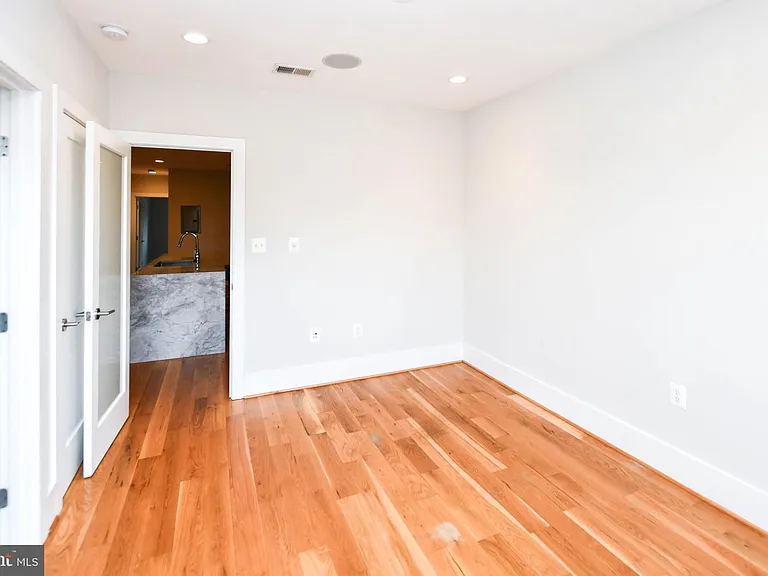 913 Quincy St NE #3 — Photo 22