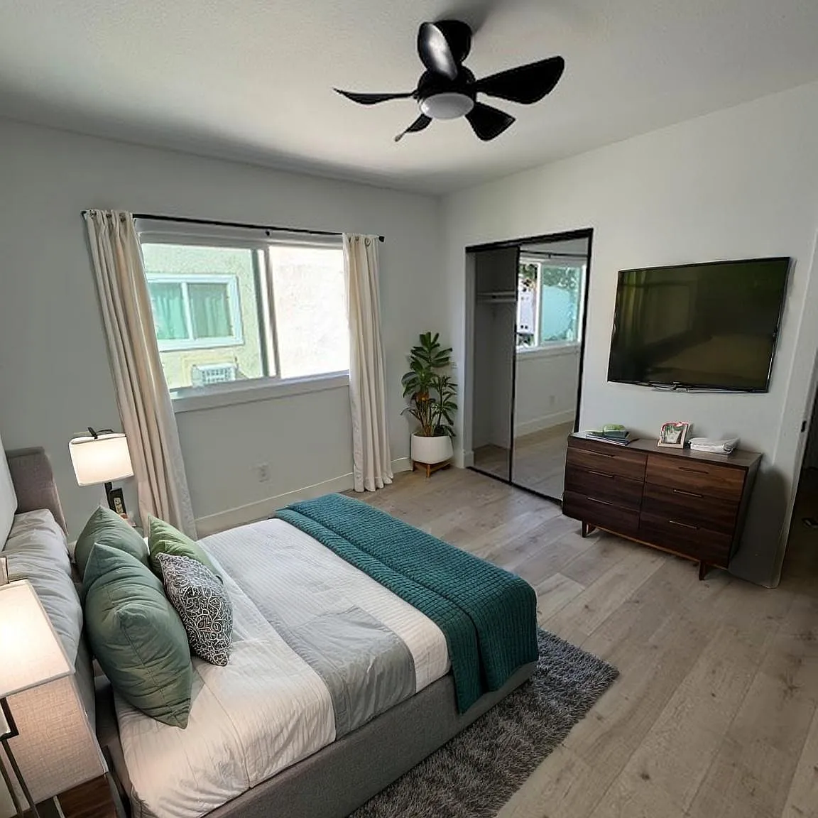 2 bed, 1000 sqft, $2,695 — Photo 4