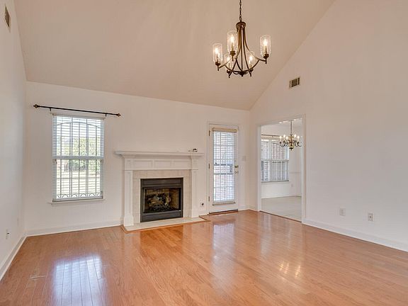 5th image of 3479 Essex Place
