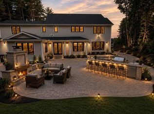 8 Lincoln St, Hopkinton, MA 01748