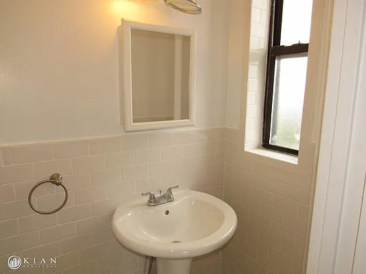 Rented by Kian Realty | media 28