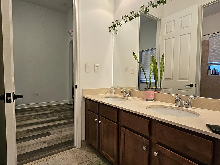 5253 Messina St — Photo 43