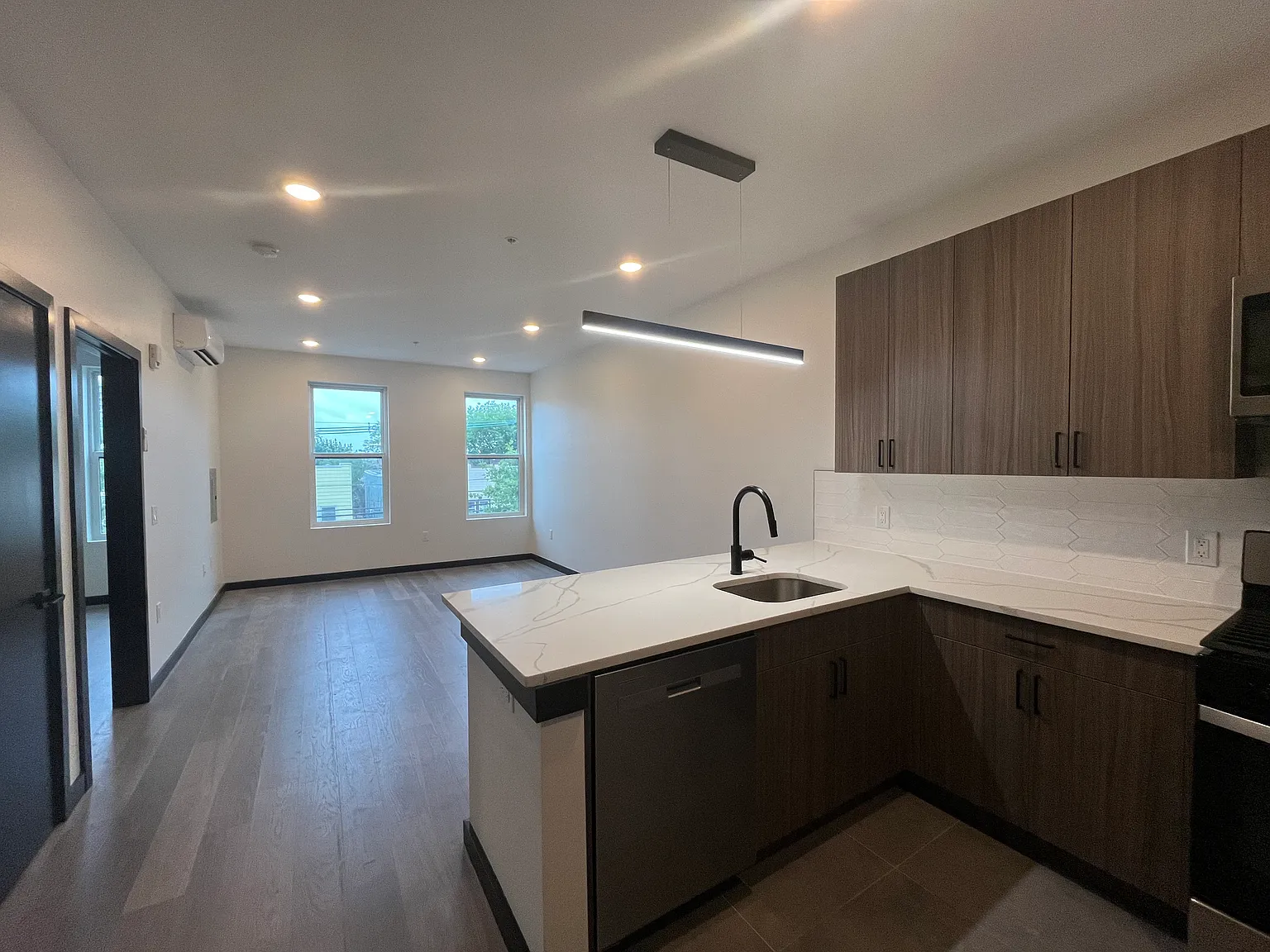 1 bed, 800 sqft, $2,400 — Photo 3