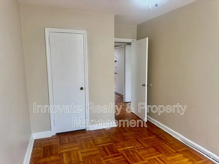 910 E Sharpnack St #2 — Photo 11