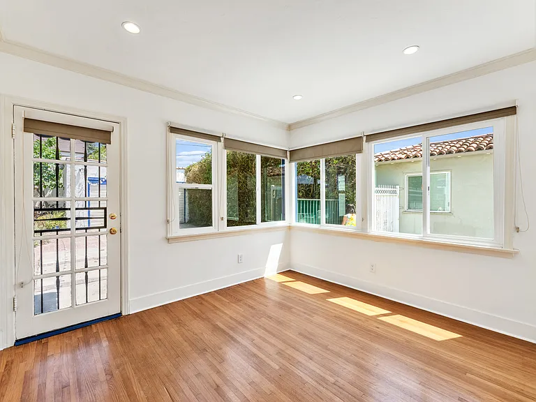 1039 W Roses Rd — Photo 17