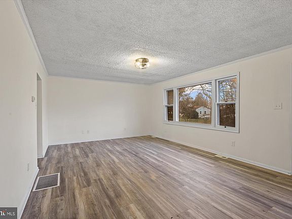 4th image of 6338 Wagner Dr
