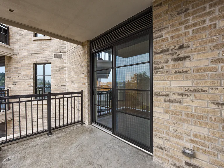 571 Prince Edward Dr N #401 — Photo 34