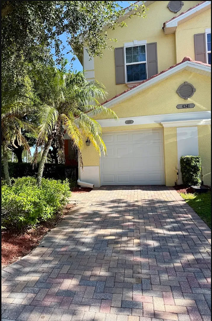 3-bedroom, 2.5-bath townhome located in the desirable Matera community of Fort Myers — Photo 1