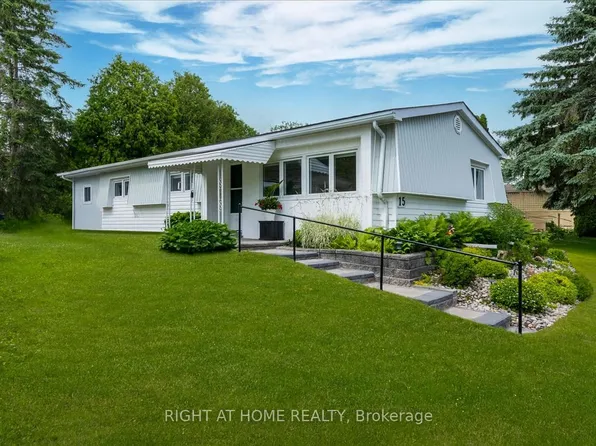 15 Flora Dr, Innisfil, ON L9S 1R3