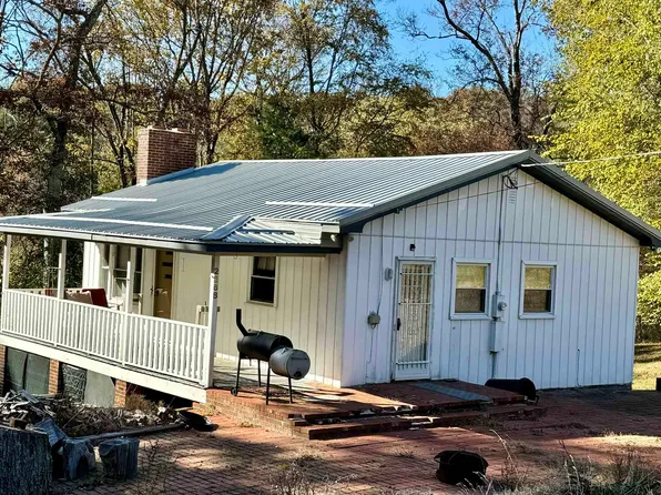 2268 Gladesboro Rd, Hillsville, VA 24343
