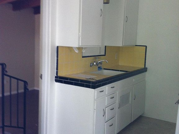5th image of 4014 Dwight St