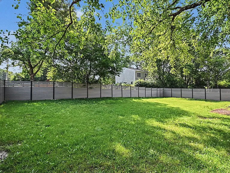 5195 Castaway Ln — Photo 26