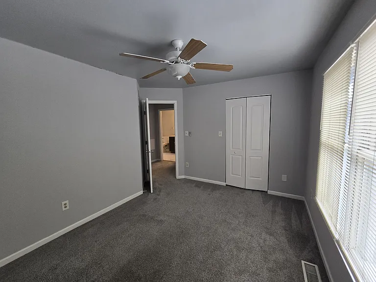 6089 Pennsylvania Dr — Photo 11