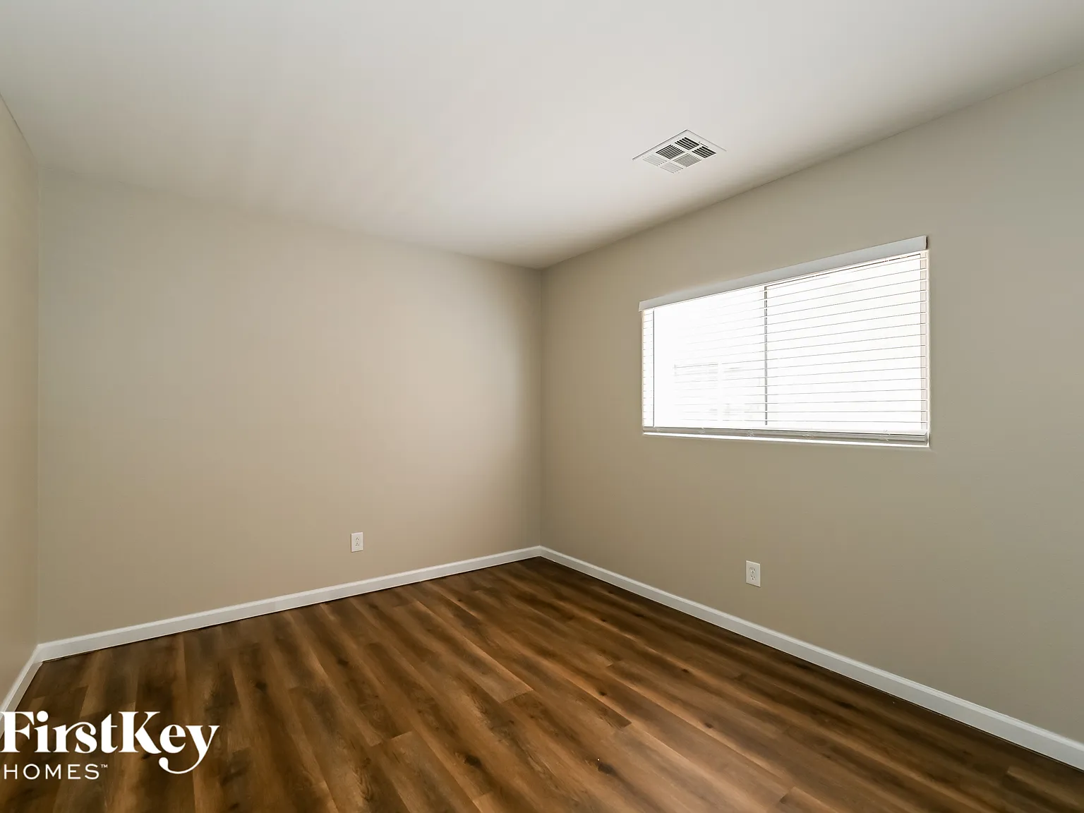 4 bed, 2.5 bath, 2039 sqft, $2,355 — Photo 3