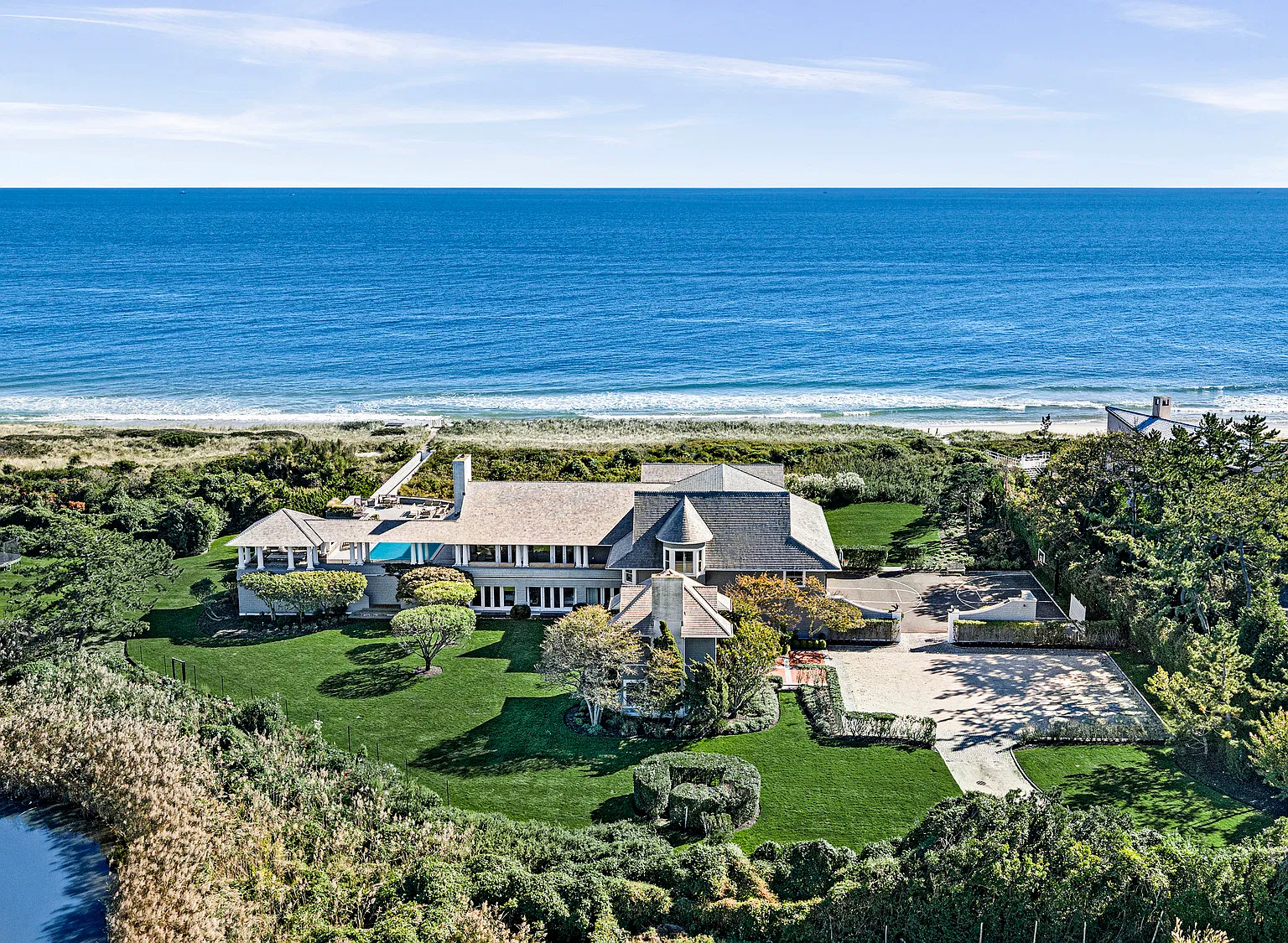 Prime Southampton Oceanfront Estate with Pond Views — Photo 1