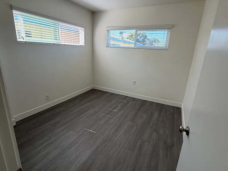 1016 E Harding St — Photo 12